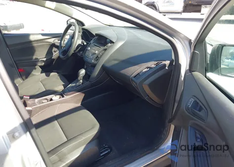 2016 Ford Focus S z USA, uszkodzony, nr VIN 1FADP3E25GL356662